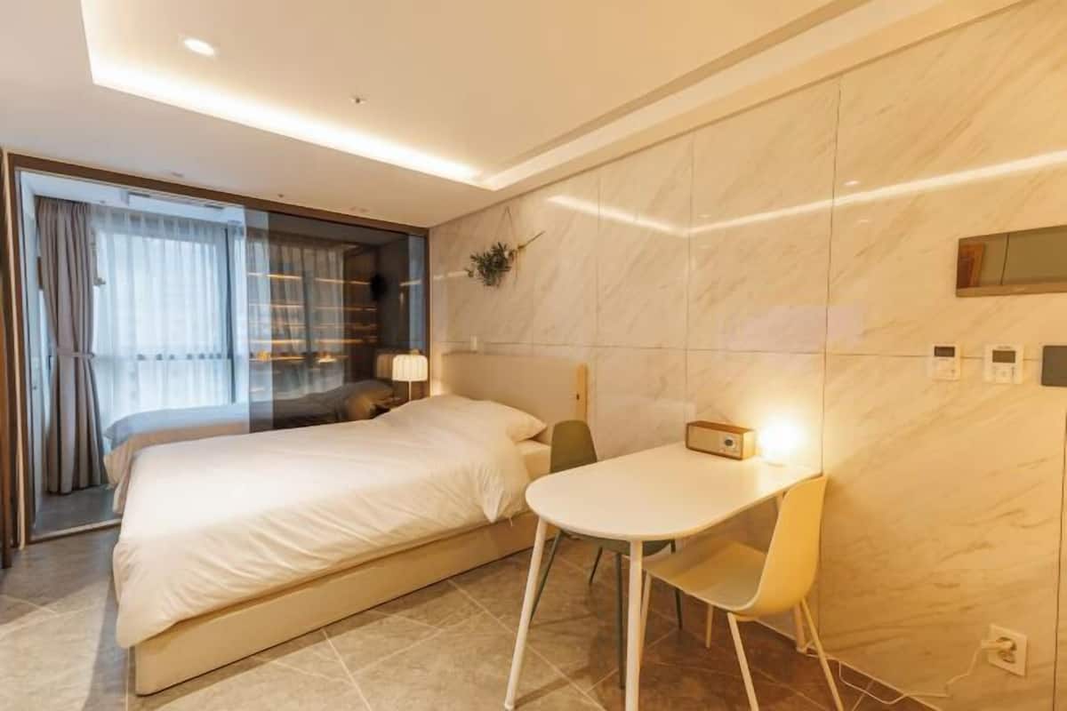 2 bedrooms, soundproofing, free WiFi