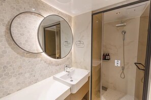 Studio A | Bathroom | Shower, hair dryer, slippers, towels