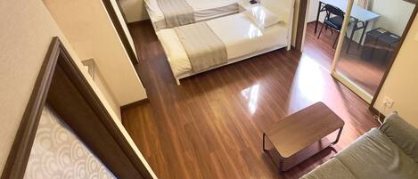 1 bedroom, desk, WiFi, bed sheets