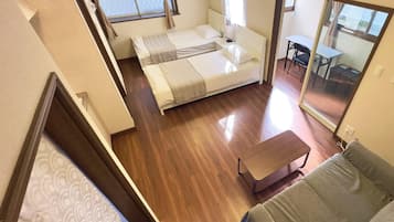 1 bedroom, desk, WiFi, bed sheets