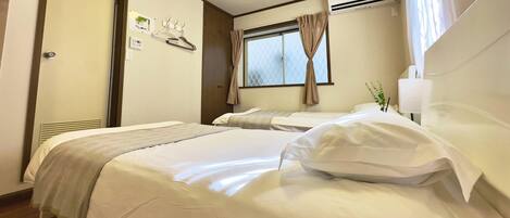 1 slaapkamer, een bureau, wifi, beddengoed