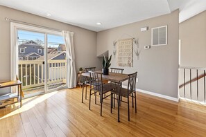 Dining - Carriage Home with early check in (Indianapolis)