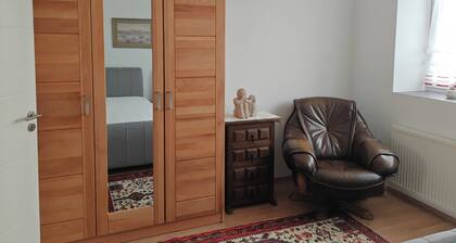 O3 - Gut Ausgestattete 180qm Wohnung