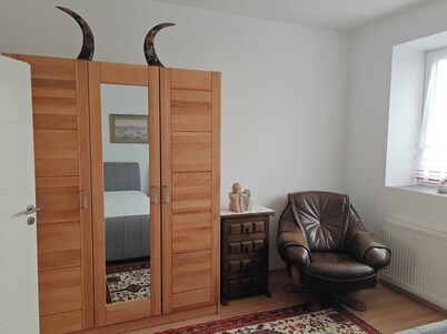 O3 - Gut Ausgestattete 180qm Wohnung