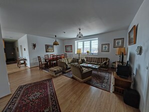 Smart TV - O3 - Gut Ausgestattete 180qm Wohnung (Grafenwöhr)