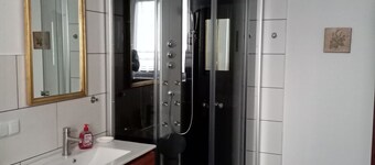 O3 - Gut Ausgestattete 180qm Wohnung