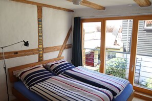 2 bedrooms, iron/ironing board, free WiFi