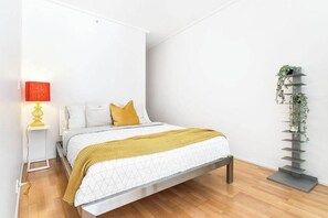 Iron/ironing board, WiFi, bed sheets, wheelchair access
