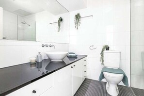 Shower, hair dryer, towels, shampoo