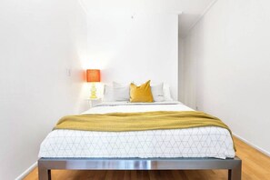 Iron/ironing board, WiFi, bed sheets, wheelchair access
