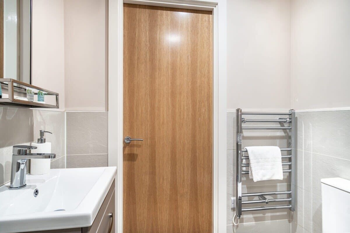Shower, hair dryer, towels, shampoo