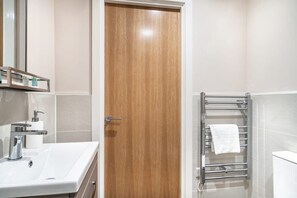 Shower, hair dryer, towels, shampoo