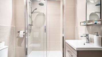 Shower, hair dryer, towels, shampoo