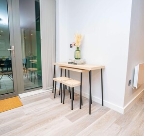 Interior - Convenient Central Birmingham 2 Bedroom Apartment (Birmingham)