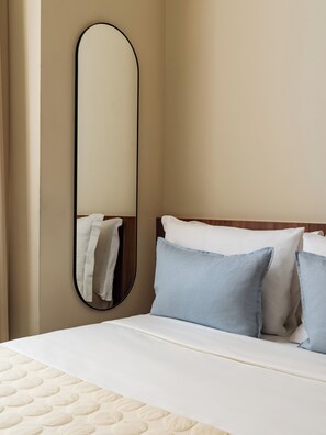 Small Room | Hochwertige Bettwaren, laptopgeeigneter Arbeitsplatz, kostenloses WLAN
