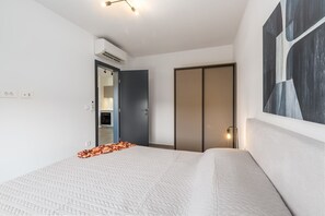 2 bedrooms, WiFi, bed sheets