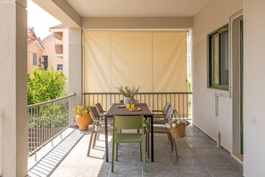 Outdoor dining - Amabilis City Junior Apartment (Argostolion)