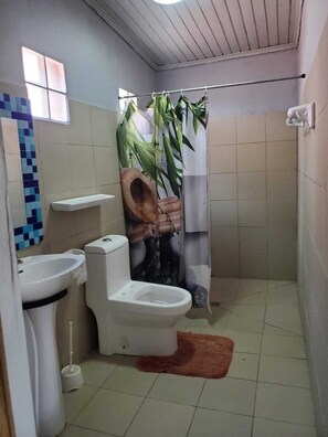 Family Bungalow, Accessible, Pool Access | Bathroom