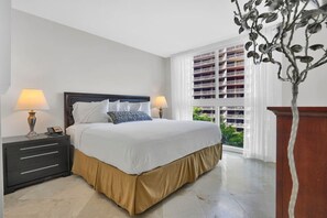 1 quarto, escrivaninha, ferros/tábuas de passar roupa, Wi-Fi