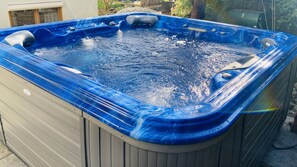 Baignoire à remous extérieure