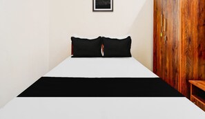 Classic Room | Bed sheets - OYO DHANAM ROOMS (Bengaluru)