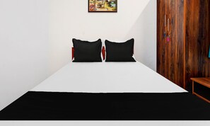 Classic Room | Bed sheets - OYO DHANAM ROOMS (Bengaluru)