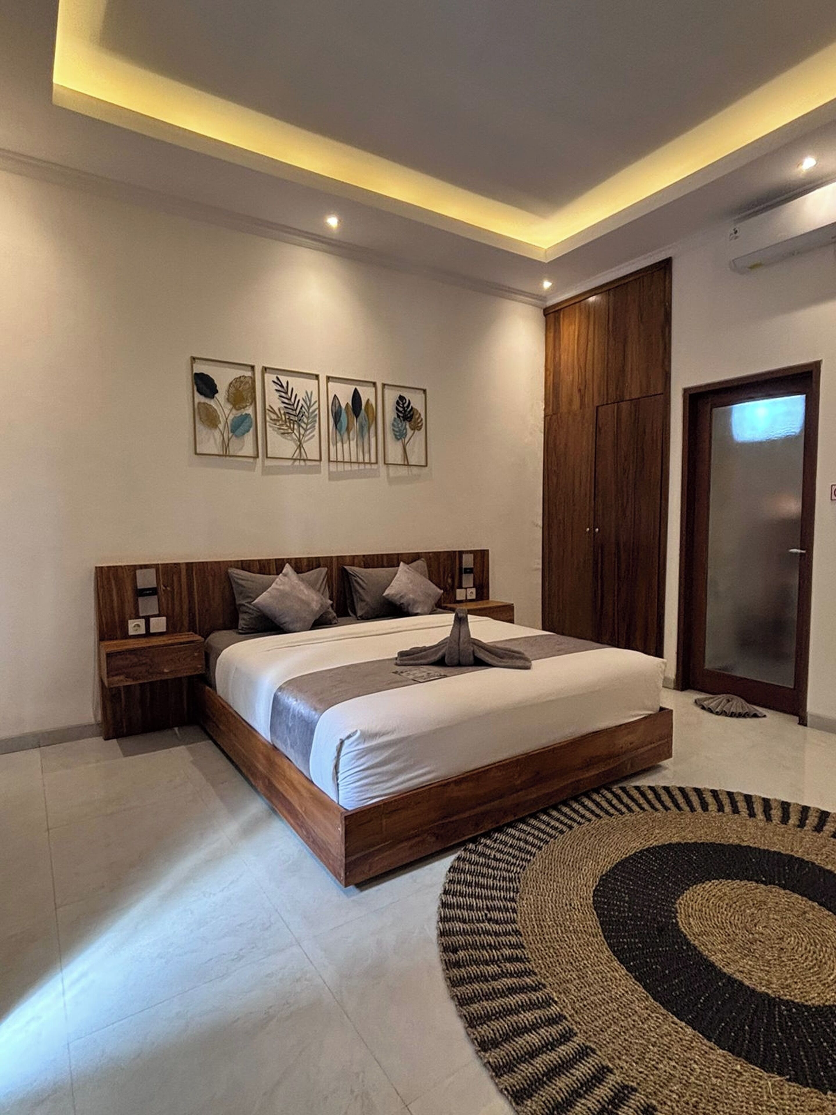 In-room safe, desk, iron/ironing board, free WiFi