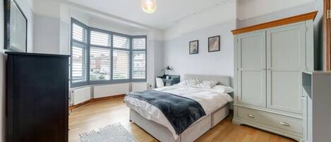 2 bedrooms, iron/ironing board, free WiFi, bed sheets