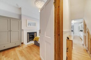 Interior - Charming Spacious 2-bed Apartment in London (London)