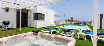 Luxury Villa with Stunning Ocean & Mountain View’s