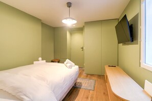 3 chambres, fer et planche à repasser, Wi-Fi, draps fournis