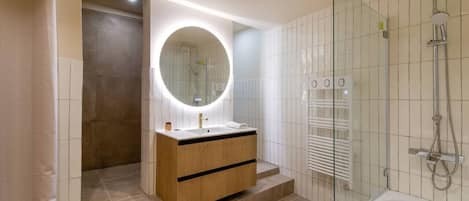 Hair dryer, towels