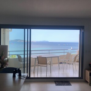 Dining - Vue mer Exceptionnelle T3 Neuf de 75 m2 Climatisé (La Ciotat)
