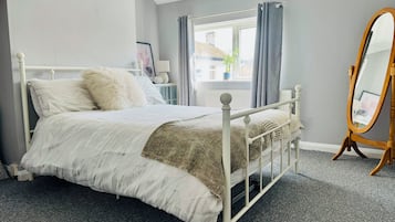 1 chambre, fer et planche à repasser, lit parapluie, Wi-Fi