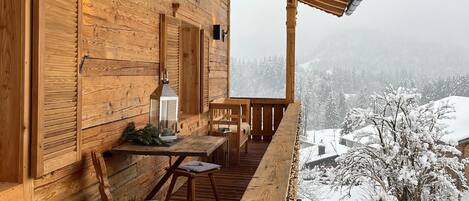 تناول الطعام بالخارج