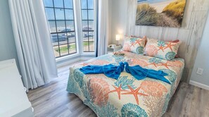 2 bedrooms, iron/ironing board, WiFi, bed sheets - Beachsid Bungalow @ Victorian Sleeps 8 (Galveston)