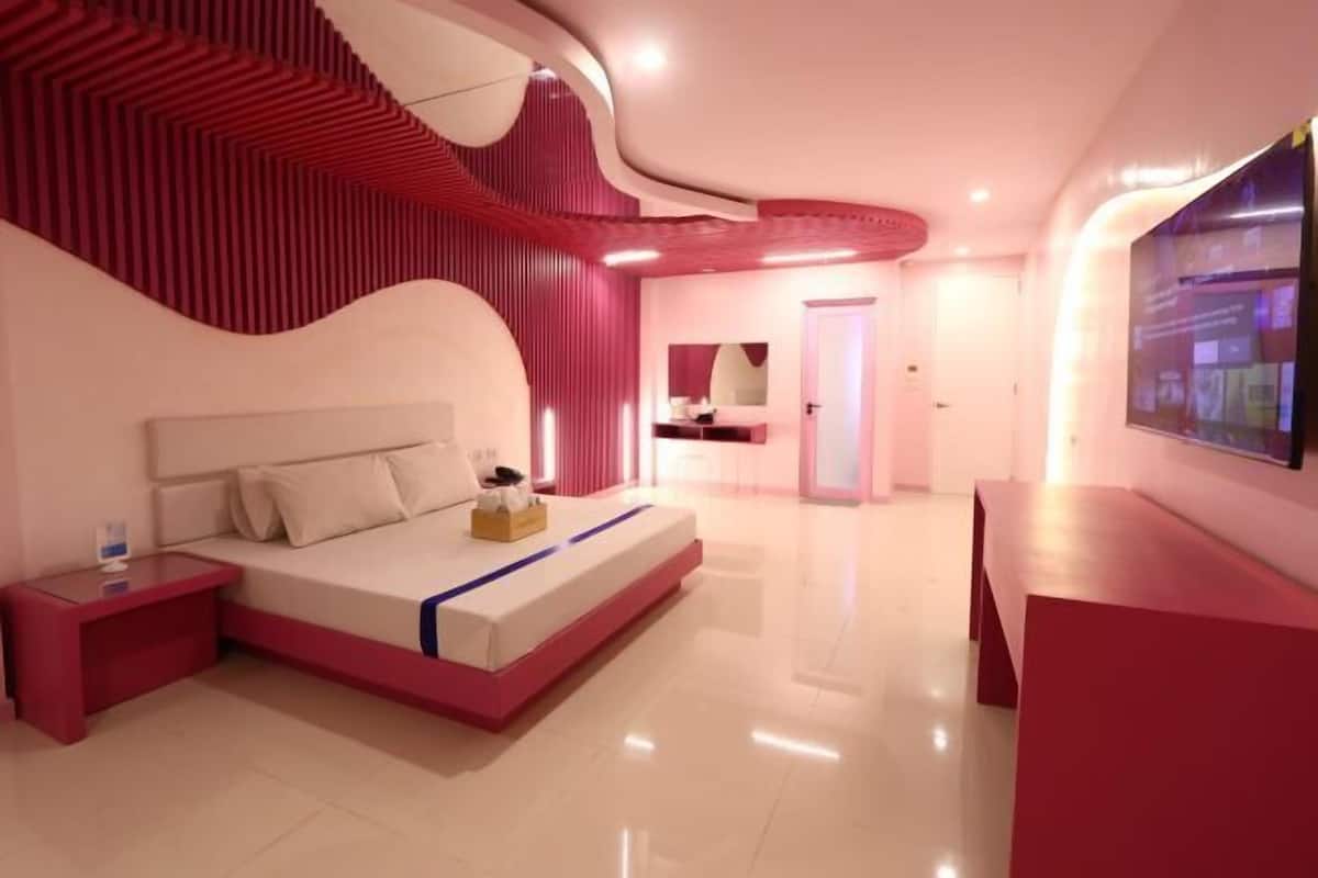 Free WiFi, bed sheets