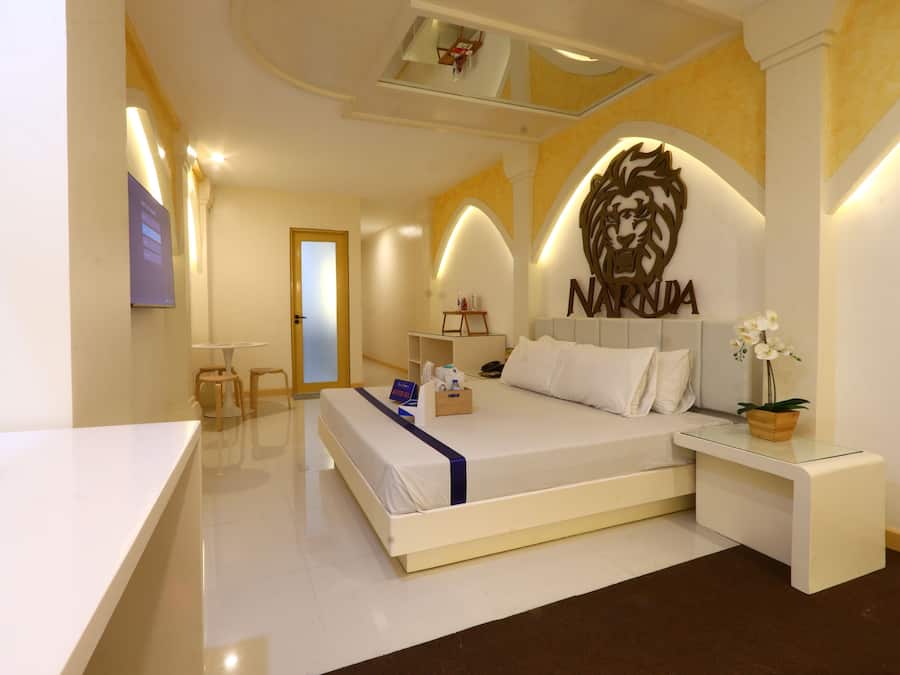 Thematic Suite with Private Garage