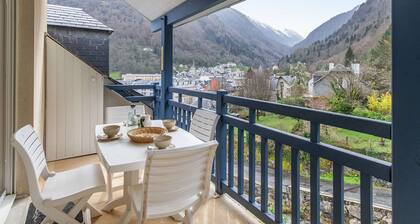 2-BR Apt for 4, Balcony, Parking, Near Cauterets Center, 500m from César Spa