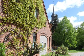 Exterior - Vacation apartment in Ribbeck opposite the pear tree and church (Nauen)