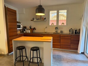 Fridge, microwave, stovetop, dishwasher - House Banyuls-sur-Mer near center, air-conditioned, 6 pers (Banyuls-sur-Mer)
