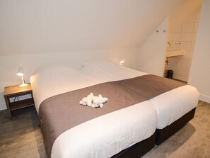 4 bedrooms, WiFi, bed sheets - 4 bedroom accommodation in De Koog (De Koog)