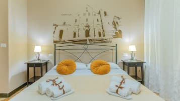 Deluxe Room | Iron/ironing board, free WiFi