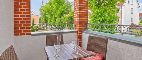 تناول الطعام بالخارج