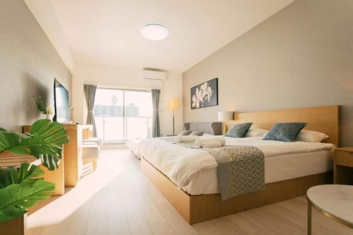 Soundproofing, free WiFi, bed sheets