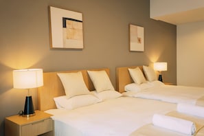 Chambre Deluxe avec lits jumeaux, non-fumeur | Système d’insonorisation, accès au Wi-Fi (inclus), literie fournie