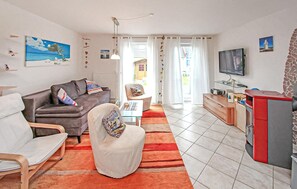 TV, fireplace, stereo - Nice home in Pruchten with kitchen (Pruchten)