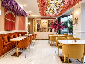 A restaurant with a red archway, a bar area, and a seating arrangement with tables and chairs. - Golden Horn Bosphorus Hotel  (Istanbul)