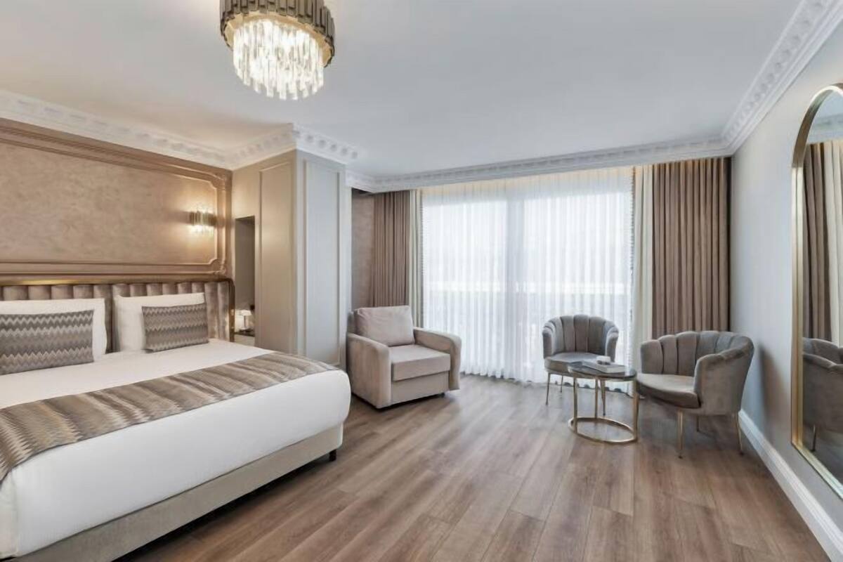 Premium bedding, minibar, in-room safe, desk