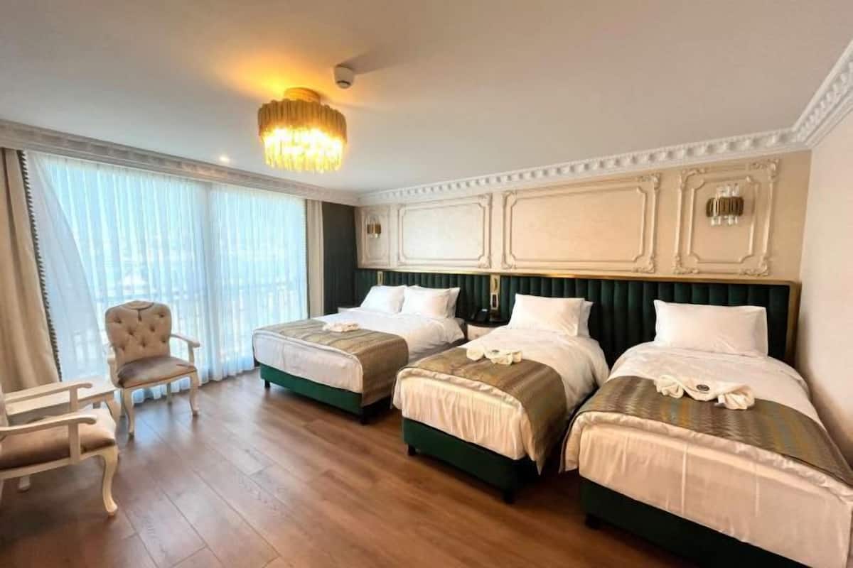 Hochwertige Bettwaren, Minibar, Zimmersafe, Schreibtisch